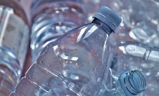 Jak okleić plastikowe pudełko? Jak okleić plastikowe pudełko?